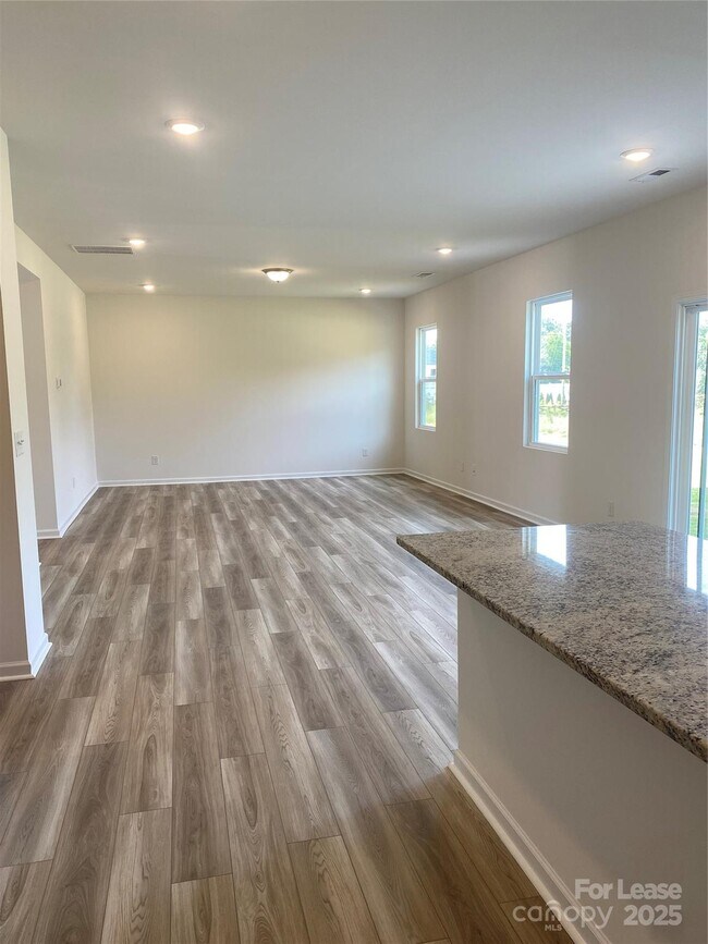 Building Photo - 1211 Fremont Dr