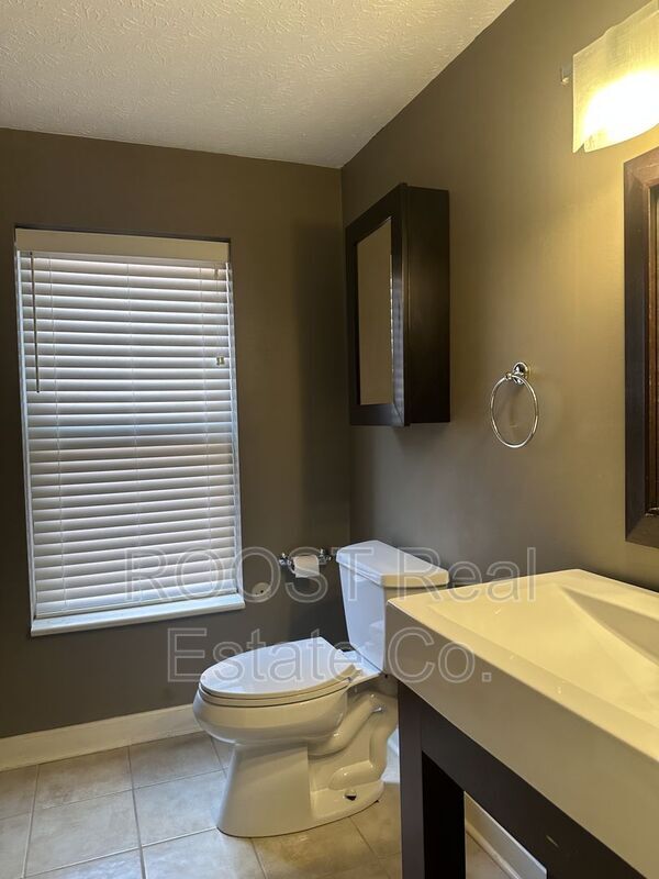 Building Photo - 820 Summit St