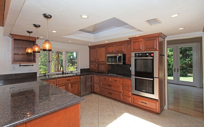 Building Photo - Stunning & Spacious Encinitas Home w/ Gorg...