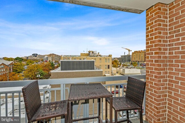 Building Photo - 1020 N Highland St