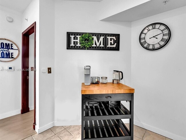 Building Photo - 17150 N Bay Rd