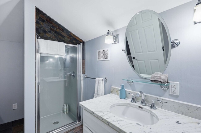 Building Photo - 6 Ibis St