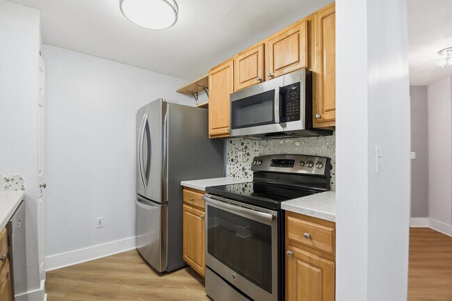 Building Photo - 2005 Mariposa Vista Ln