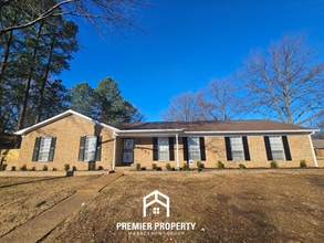 Building Photo - Newly Renovated 3BR Memphis Home w/ Vaulted Ceilings, Brick Fireplace & Covered Patio
