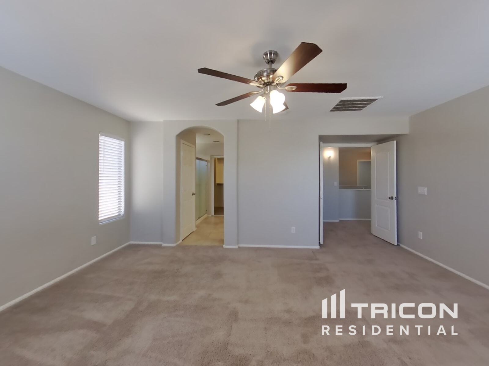 Building Photo - 655 E Lovegrass Dr
