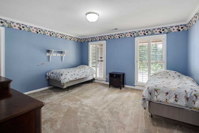 Building Photo - 415 S Yates Rd