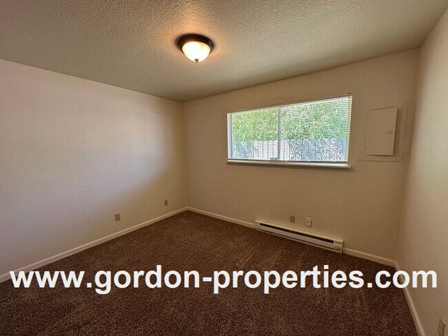 Building Photo - 4512 NE Lombard St