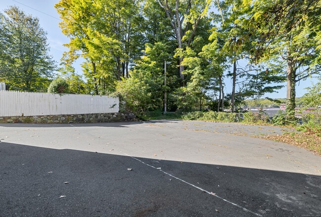 Building Photo - 245 Oakland St