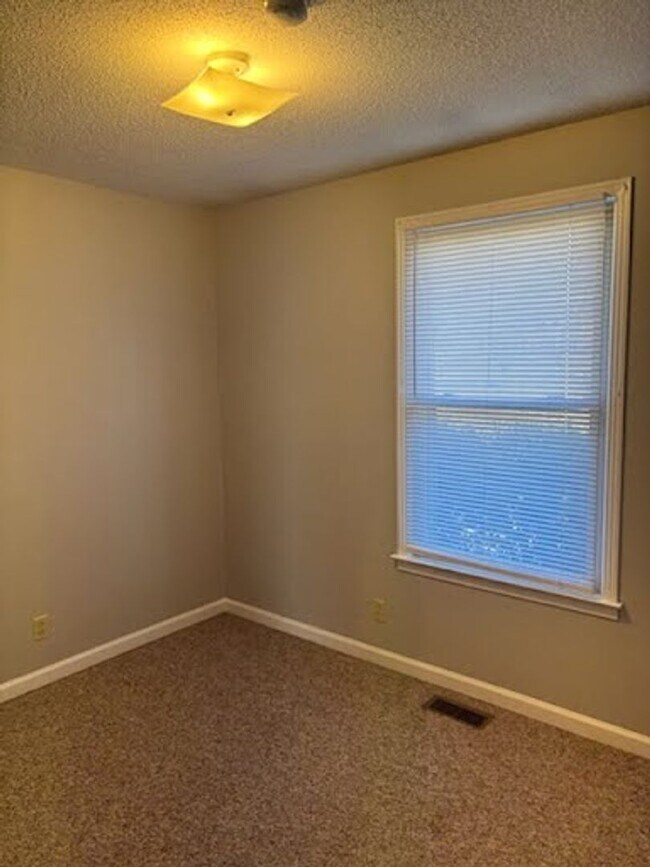 Building Photo - 3104 Spring Creek Ct