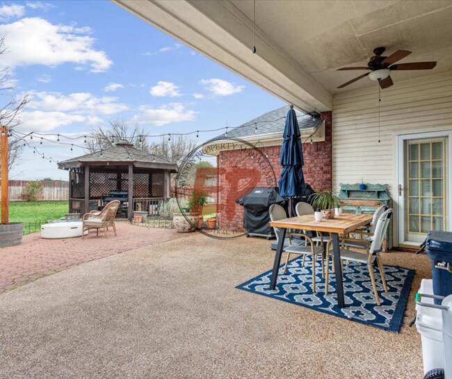 Building Photo - 122 Greentree Dr
