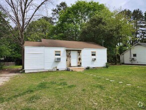 Building Photo - 215 Camellia Cir