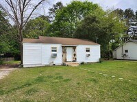 Building Photo - 215 Camellia Cir