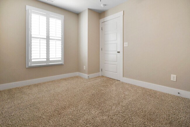 Building Photo - Pet Friendly Four Bedroom!