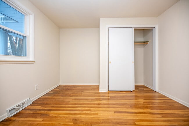 Building Photo - Home in Far North Peoria