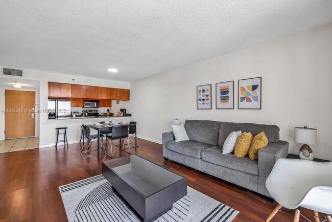 Building Photo - 1200 Brickell Bay Dr