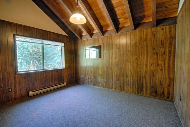 Building Photo - LONG-TERM RENTAL: Upper Floor Unit in Duplex with Washer/Dryer & Wood Stove!