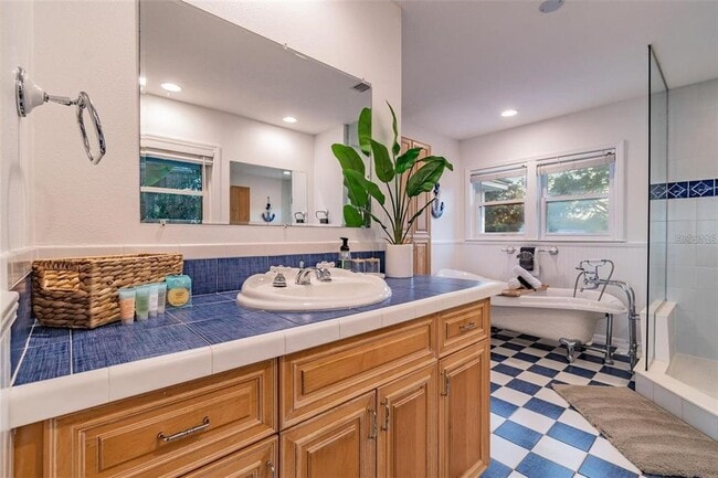 Building Photo - 1828 Sunrise Blvd