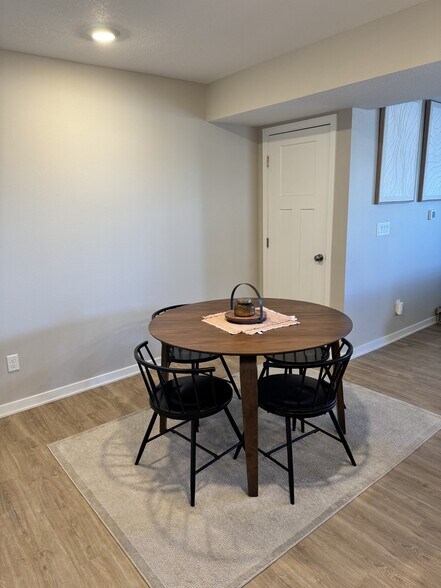 Building Photo - 2622 SE Osier Ave