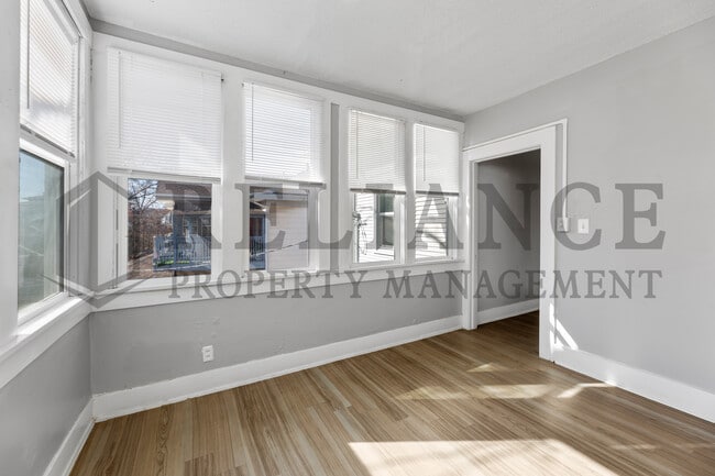 Building Photo - 3325 Victor Pl