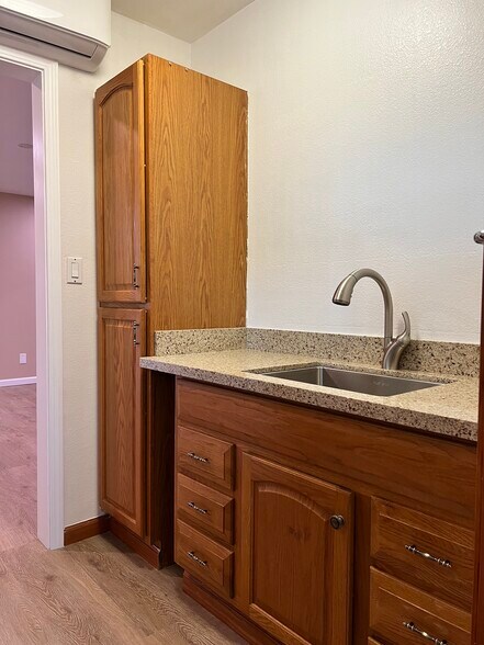 Building Photo - 1871 Peach Pl