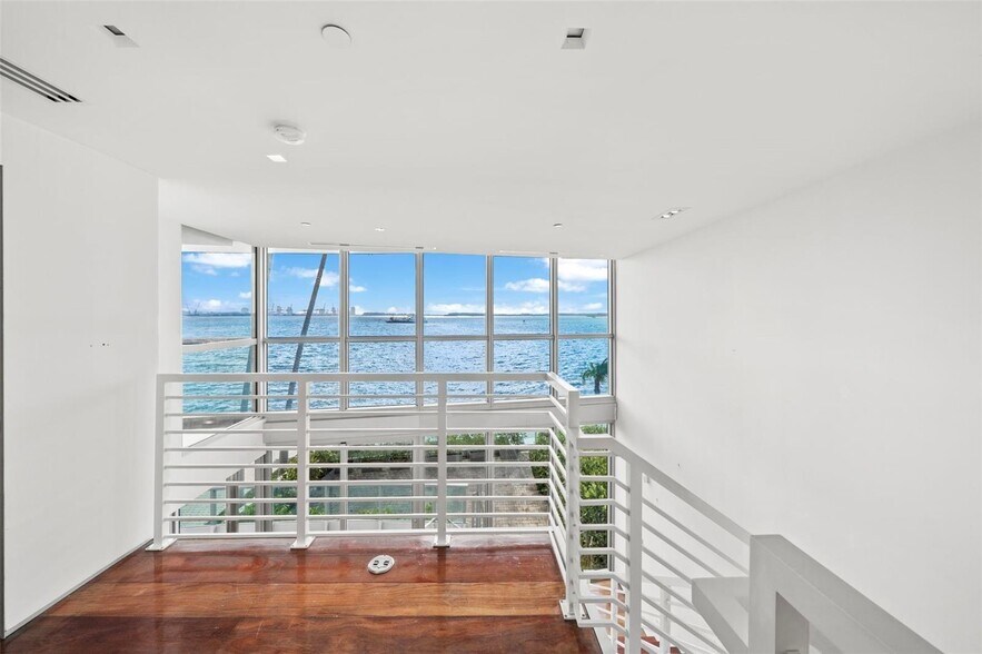 Building Photo - 1331 Brickell Bay Dr