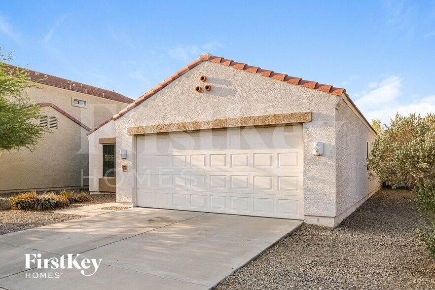 Building Photo - 3141 W Sunland Ave