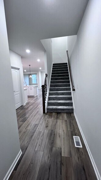 Building Photo - 1422 Superior Dr