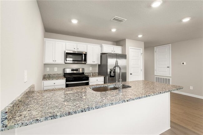 Building Photo - 2613 Windmere Dr E