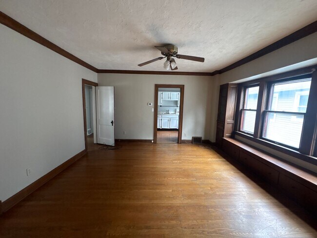 Building Photo - Edgewood2179