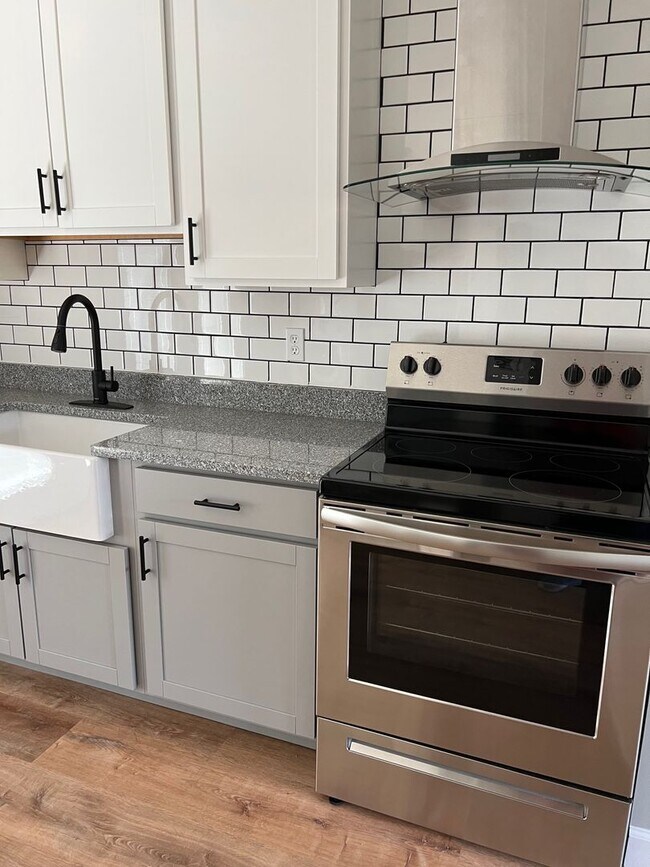 Building Photo - 2 Bedroom/1.5 Bath Townhouse Kingsport TN