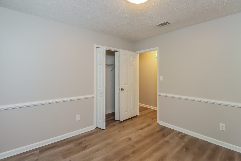 Building Photo - 220 Chesterfield Ct