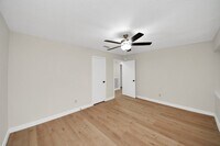 Building Photo - 25511 Many Oak Dr