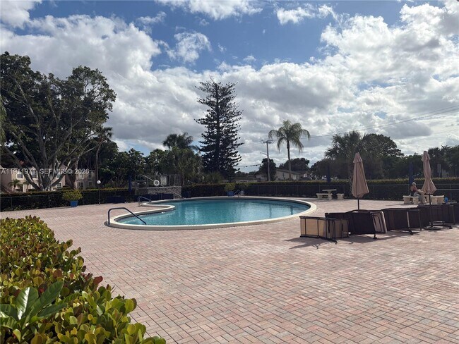 Building Photo - 1040 NW 80th Ave