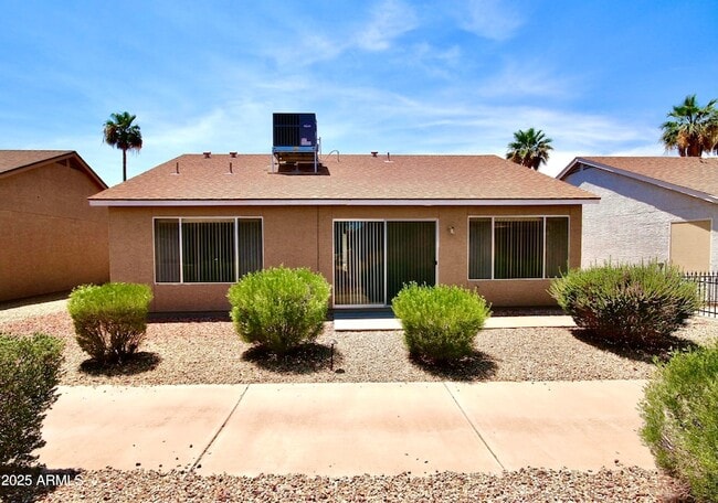Building Photo - 1702 E Palm Beach Dr