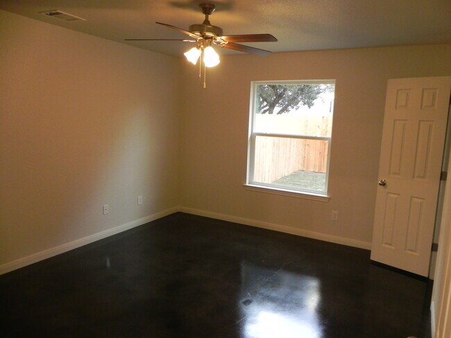 Building Photo - 1423 Natchez Trail