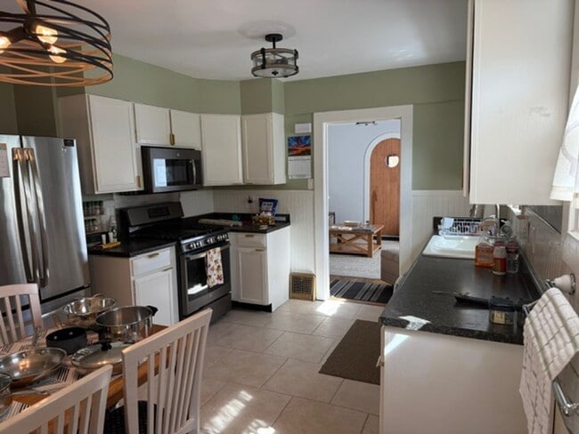 Building Photo - Gorgeous 2 Bedroom in Old Colorado City