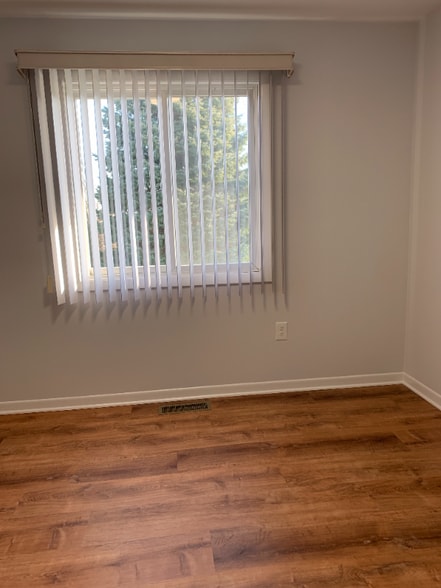 Building Photo - 14 Ferncrest Dr