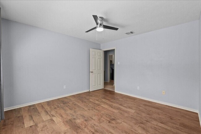 Building Photo - 2422 Fairwind Dr