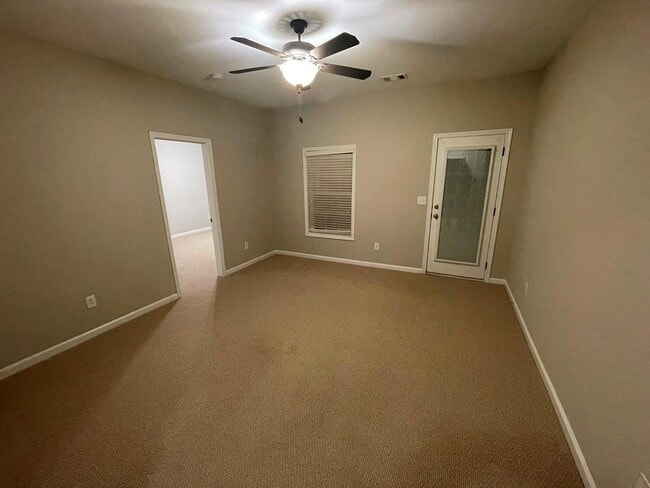 Building Photo - 12785 Doe Dr