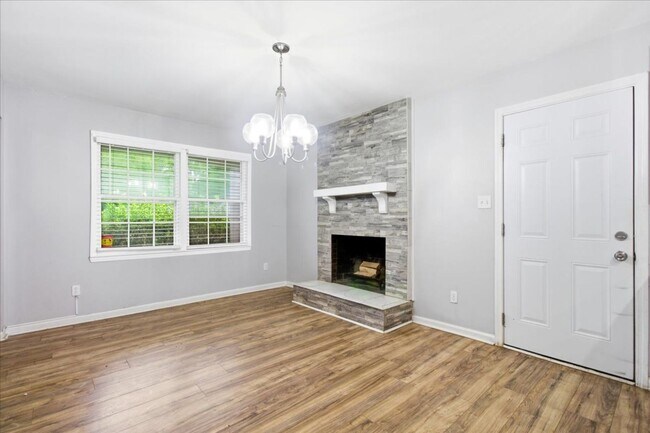 Building Photo - 208 Greenbriar Dr