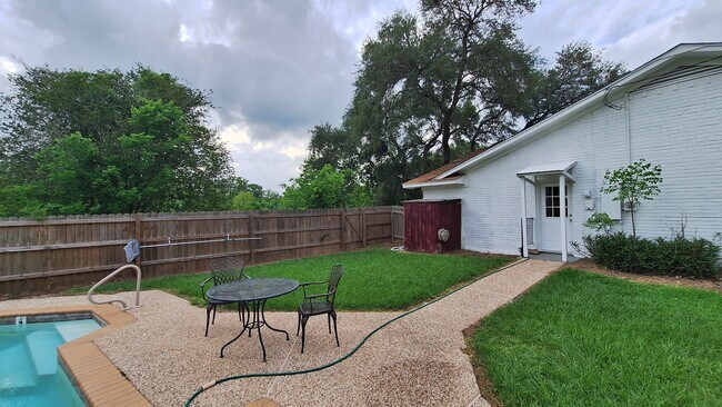 Building Photo - 175 Upper Colorado Dr