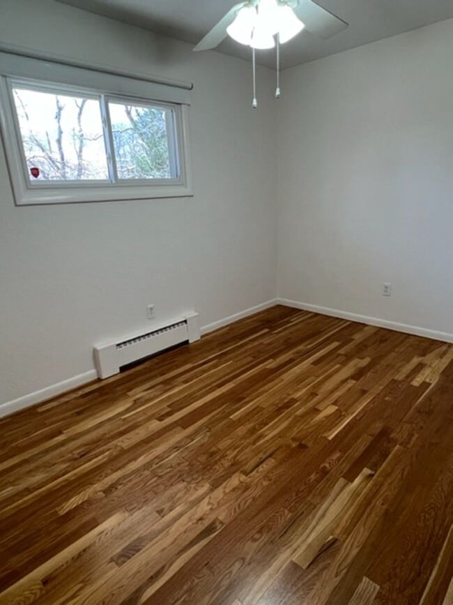 Building Photo - 4 BEDROOM HOME IN SKYWAY!!