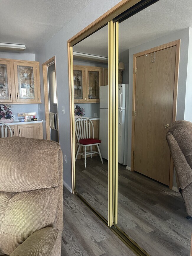 Building Photo - 580 Clarence