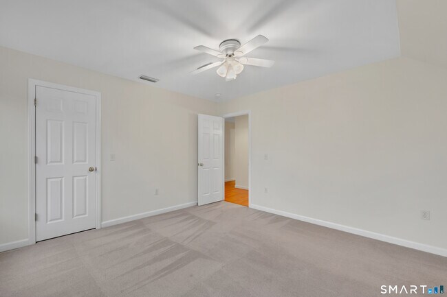 Building Photo - 6 Fennwood Dr