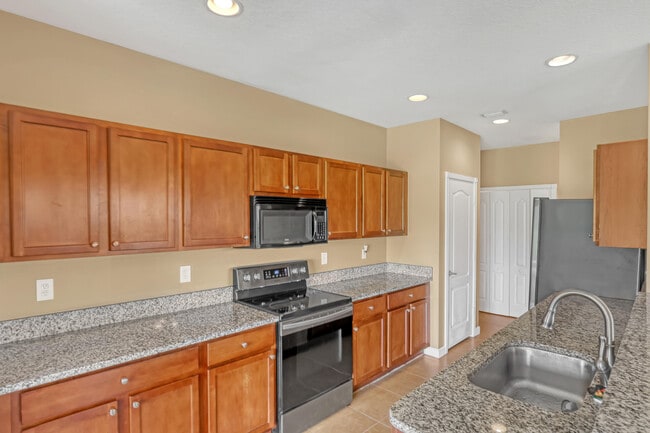 Building Photo - 2548 Creekside Dr