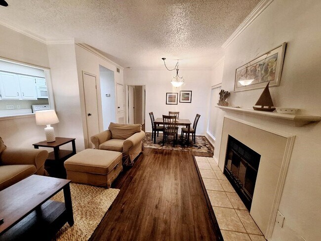 Building Photo - 921 Marine Dr