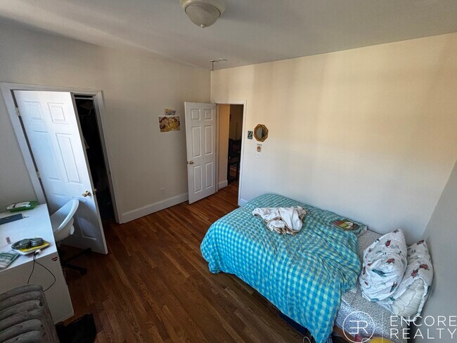 Building Photo - 62 Egmont St