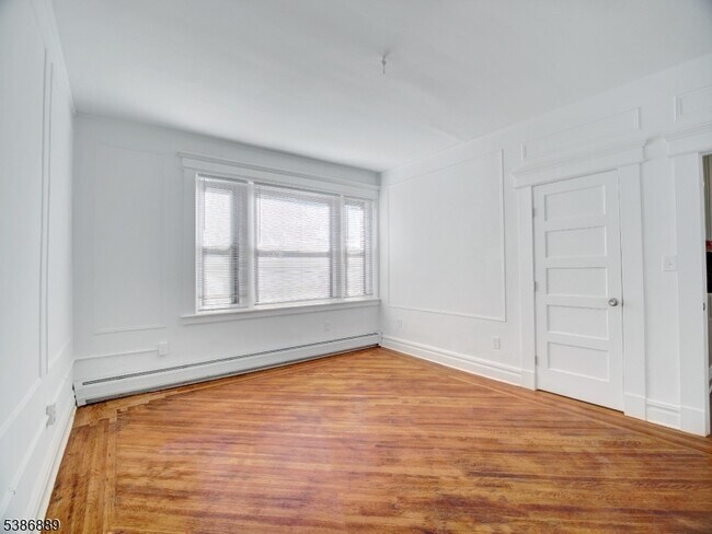 Building Photo - 347 Park Ave