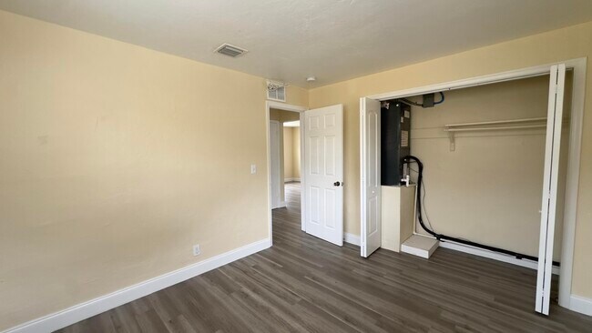 Building Photo - 1244 W 36th St