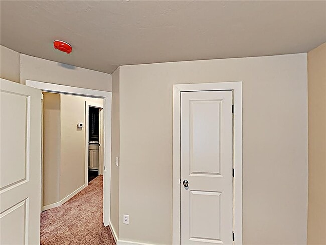 Building Photo - 1045 Creek Side Dr